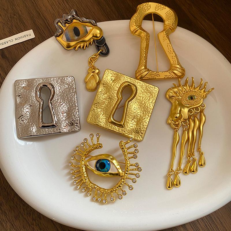 Vintage Evil Eye Big Eye Badge – обзор и цена Collectible Vintage Costume Jewelry